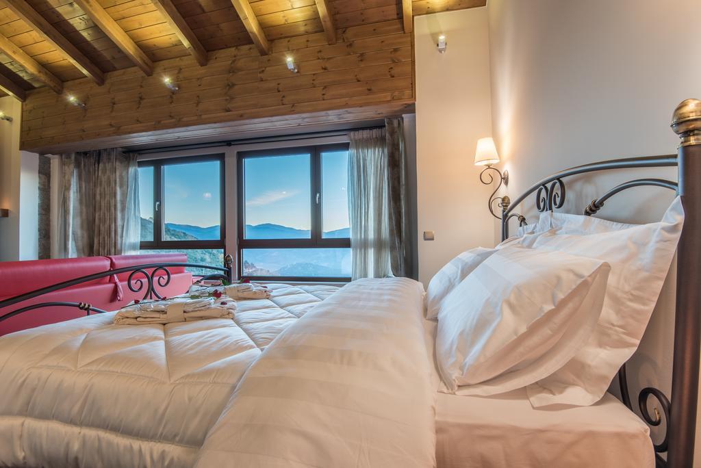 The View Village - Villas Suites & Spa Karpeníszi Kültér fotó