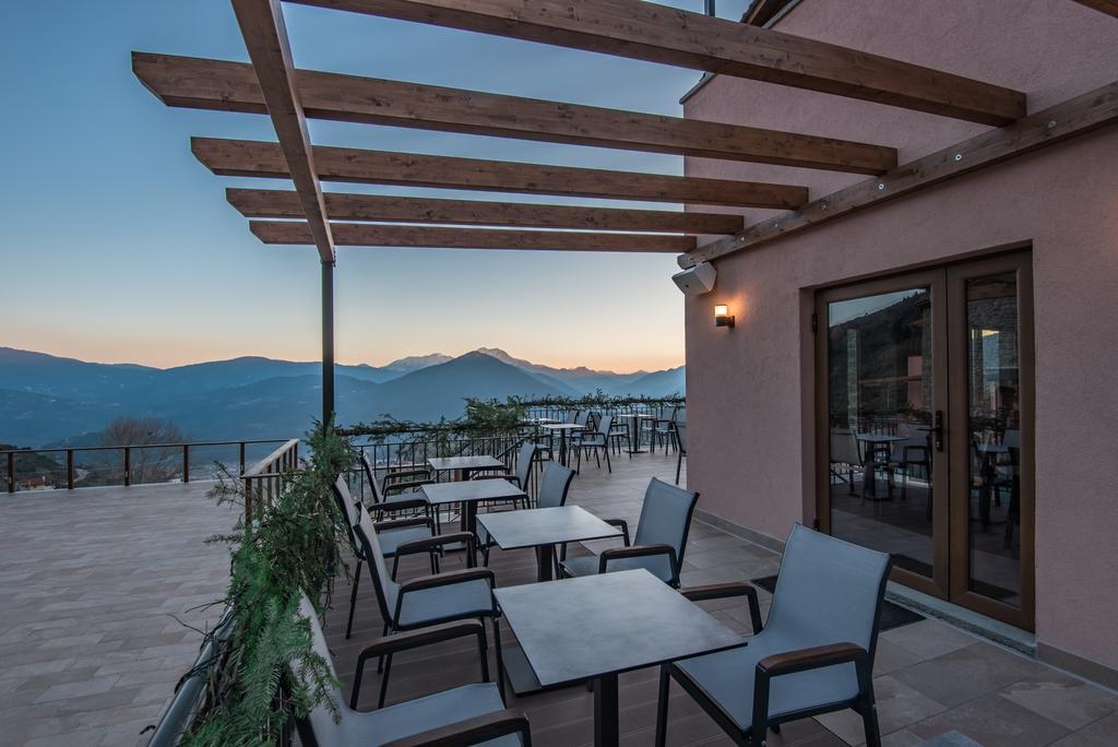 The View Village - Villas Suites & Spa Karpeníszi Kültér fotó