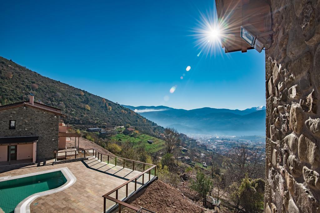 The View Village - Villas Suites & Spa Karpeníszi Kültér fotó