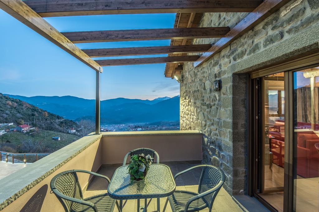 The View Village - Villas Suites & Spa Karpeníszi Kültér fotó
