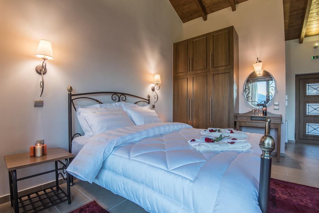 The View Village - Villas Suites & Spa Karpeníszi Kültér fotó