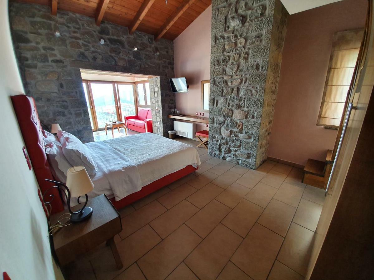 The View Village - Villas Suites & Spa Karpeníszi Kültér fotó