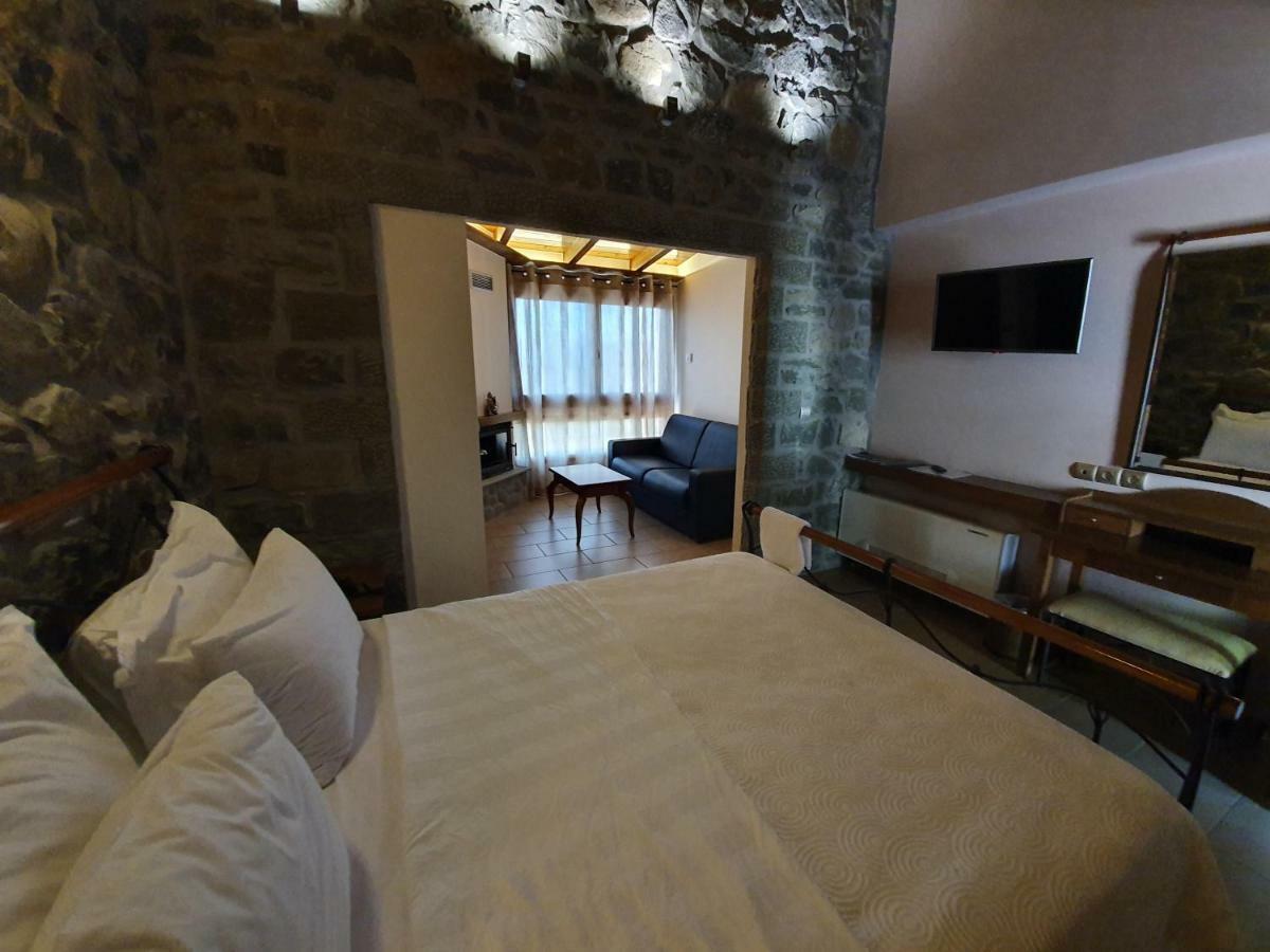 The View Village - Villas Suites & Spa Karpeníszi Kültér fotó