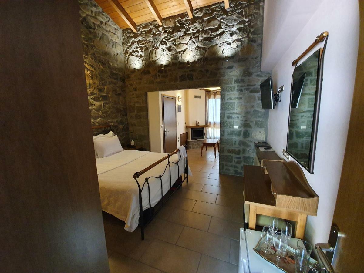 The View Village - Villas Suites & Spa Karpeníszi Kültér fotó